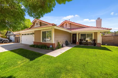 43524 Yew St, Lancaster, CA 93536