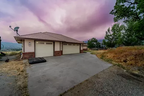 23501 Dart Dr, Tehachapi, CA 93561 photo 3