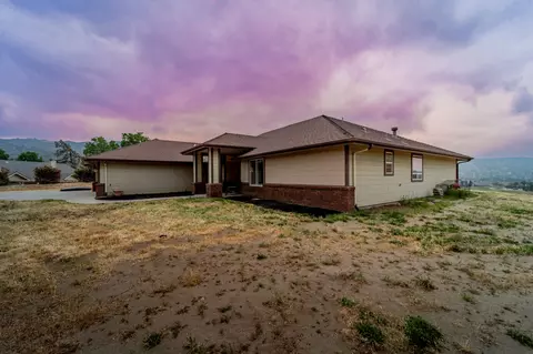 23501 Dart Dr, Tehachapi, CA 93561 photo 2