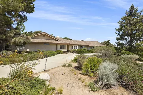 1109 Hernandez Dr, Palmdale, CA 93551
