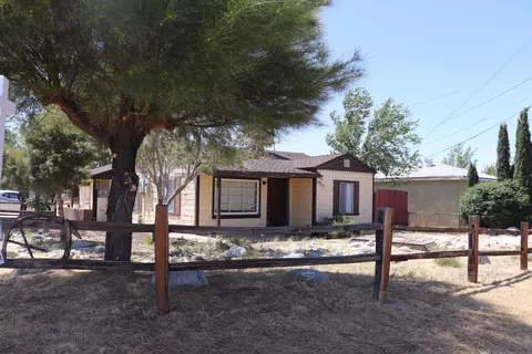 42303 52nd St W, Quartz Hill, CA 93536