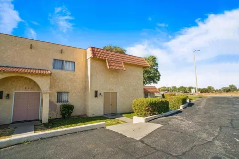 215 Ave K E, Lancaster, CA 93535