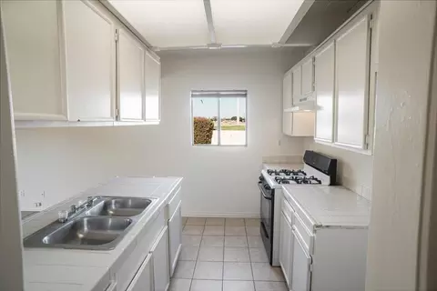 215 Ave K E, Lancaster, CA 93535 photo 4