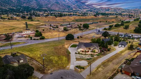 20441 Clubview Ct, Tehachapi, CA 93561 photo 2