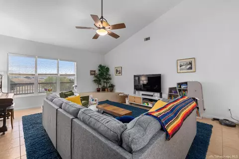 20441 Clubview Ct, Tehachapi, CA 93561 photo 3