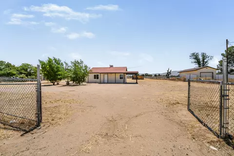 2060 Avenue M8 W, Palmdale, CA 93551