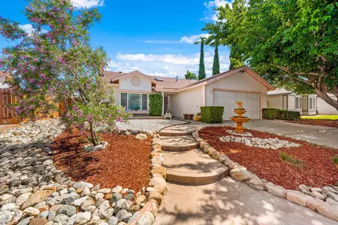 2430 Swallow Ln, Palmdale, CA 93550