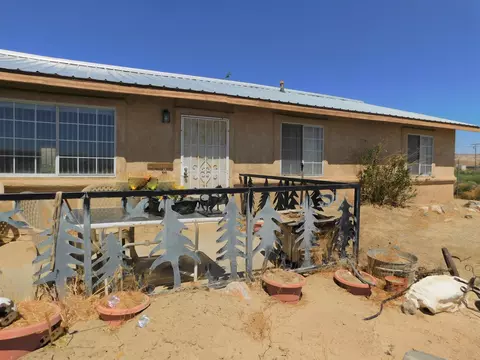 31601 Neuralia Rd, Cantil, CA 93519