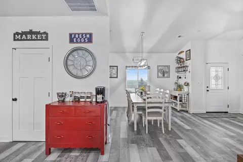 18702 Pellisier Rd, Tehachapi, CA 93561 photo 4