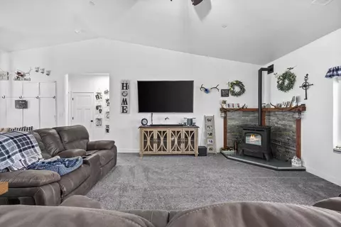 18702 Pellisier Rd, Tehachapi, CA 93561 photo 3
