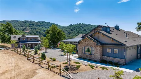 23909 Woodbine Ct, Tehachapi, CA 93561 photo 2