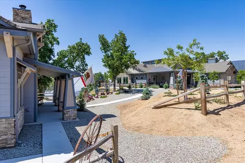 23909 Woodbine Ct, Tehachapi, CA 93561 photo 3