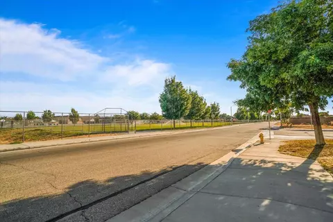 1805 Kettering St E, Lancaster, CA 93535 photo 14