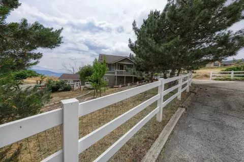 29950 Horsethief Dr, Tehachapi, CA 93561