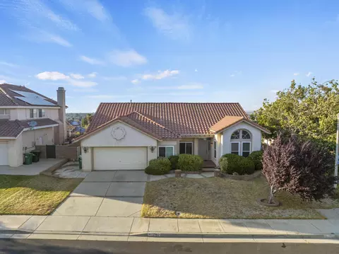 1707 Ashberry Dr, Palmdale, CA 93551