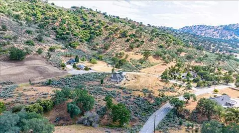 Shut Out Place, Tehachapi, CA 93561 photo 7