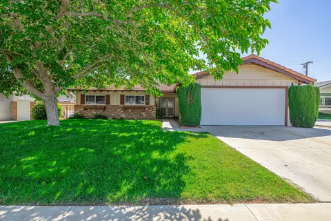43826 Cedar Ave, Lancaster, CA 93534 photo 2