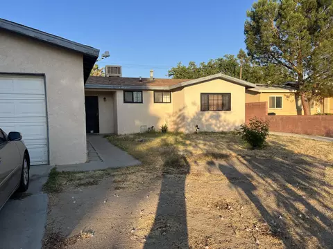 44912 Andale Ave, Lancaster, CA 93535 photo 2