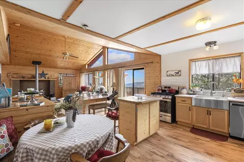 16850 Matterhorn Dr, Tehachapi, CA 93561 photo 4