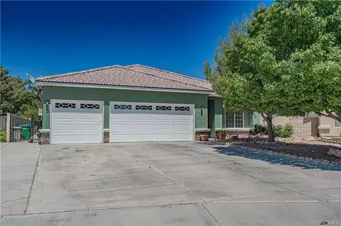 44154 Coral Dr, Lancaster, CA 93536