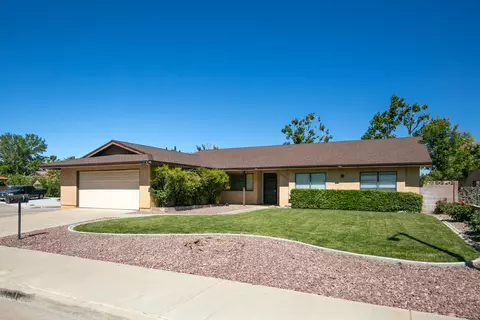 42905 Beau Ville Ct, Lancaster, CA 93536