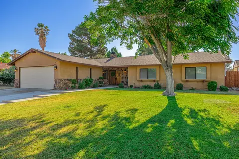 42927 Sachs Dr, Lancaster, CA 93536