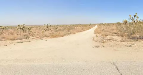 Vic Avenue W14 220 Ste, Llano, CA 93544