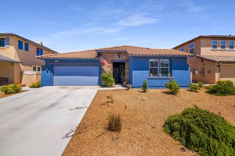 44034 Coral Dr, Lancaster, CA 93536