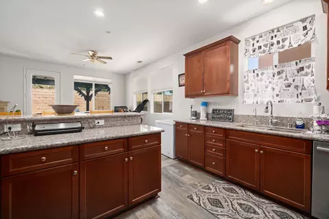 44034 Coral Dr, Lancaster, CA 93536 photo 4