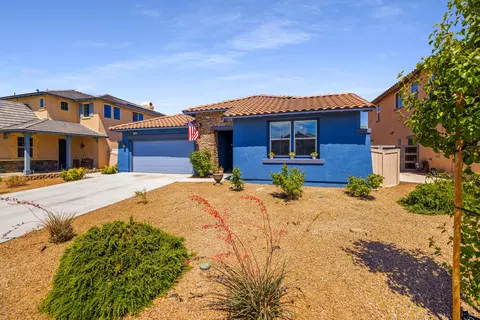 44034 Coral Dr, Lancaster, CA 93536 photo 2
