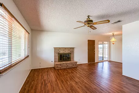 40542 156th St E, Lancaster, CA 93535 photo 4