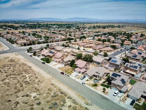 2031 Kettering St E, Lancaster, CA 93535 photo 28