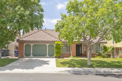 1916 Spanish Broom Dr, Palmdale, CA 93550