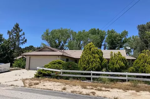 14321 Joshua Tree Dr, Lake Hughes, CA 93532