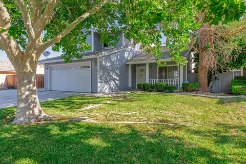 2545 Lingard St W, Lancaster, CA 93536