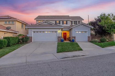 4400 Bethpage Dr, Palmdale, CA 93551 photo 2