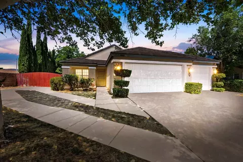 42405 La Gabriella Dr, Quartz Hill, CA 93536