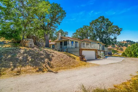 30300 Sunland Way, Tehachapi, CA 93561 photo 2