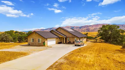 19305 Moon Dr, Tehachapi, CA 93561 photo 2
