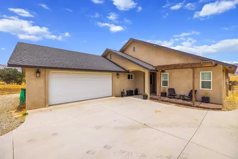 19305 Moon Dr, Tehachapi, CA 93561 photo 3