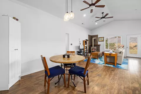 19305 Moon Dr, Tehachapi, CA 93561 photo 14