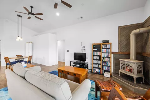 19305 Moon Dr, Tehachapi, CA 93561 photo 5