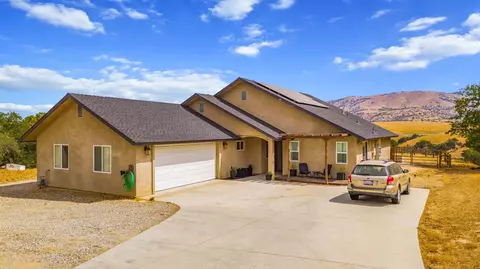 19305 Moon Dr, Tehachapi, CA 93561