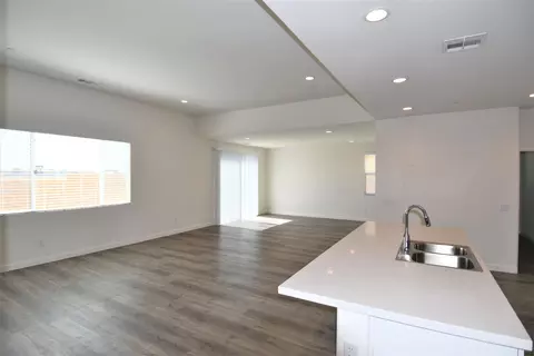 45354 Denmore Ave, Lancaster, CA 93535 photo 5