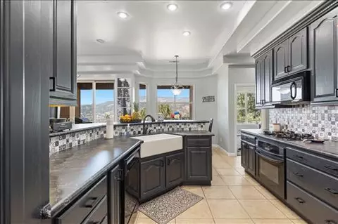 22501 Saddleback Dr, Tehachapi, CA 93561 photo 12