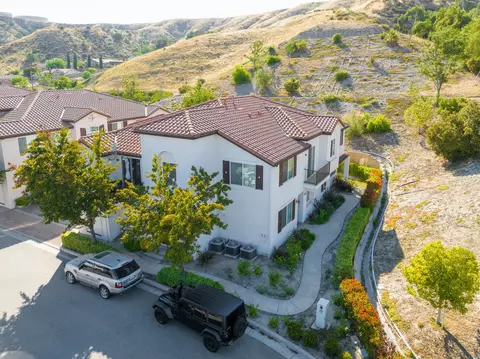 28081 Catherine Dr, Canyon Country, CA 91351