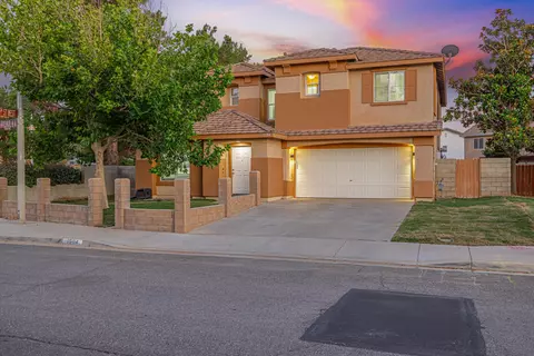 1504 Avenue H4 W, Lancaster, CA 93534