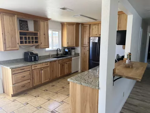 20409 Bell Ct, Tehachapi, CA 93561 photo 2
