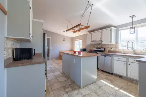 24804 Rodeo Dr, Tehachapi, CA 93561 photo 12