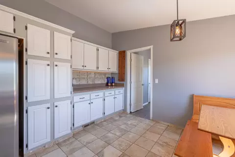24804 Rodeo Dr, Tehachapi, CA 93561 photo 14